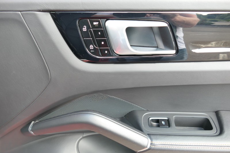 
								Porsche Cayenne  E-Hybrid Coupe full									
