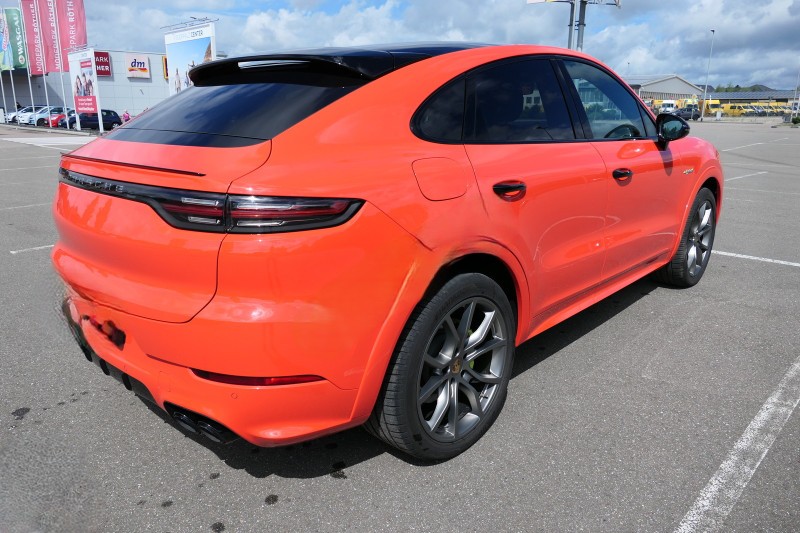 
								Porsche Cayenne  E-Hybrid Coupe full									