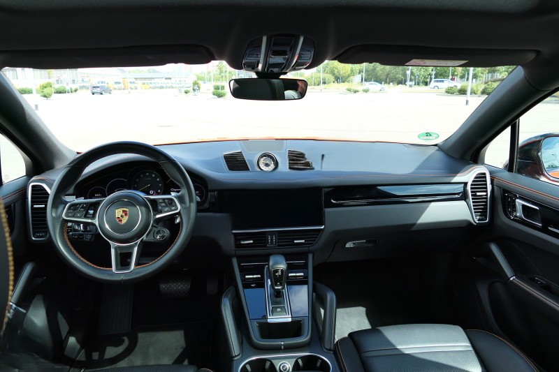 
								Porsche Cayenne  E-Hybrid Coupe full									