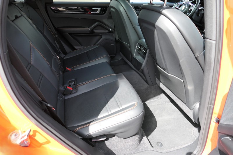 
								Porsche Cayenne  E-Hybrid Coupe full									
