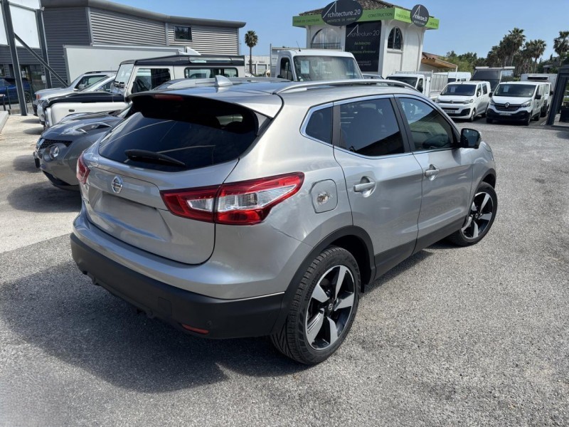 
								Nissan QASHQAI full									