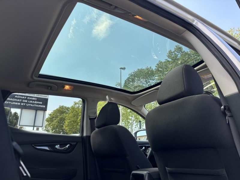 
								Nissan QASHQAI full									