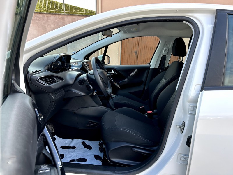 
								PEUGEOT 208 SOCIETE 1.5 BLUEHDI 100 PREMIUM PACK full									