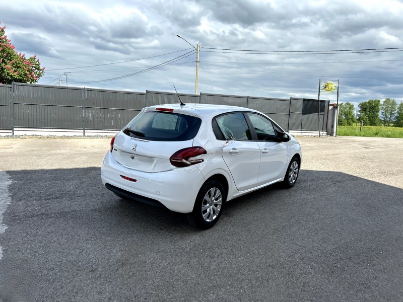 
								PEUGEOT 208 SOCIETE 1.5 BLUEHDI 100 PREMIUM PACK full									