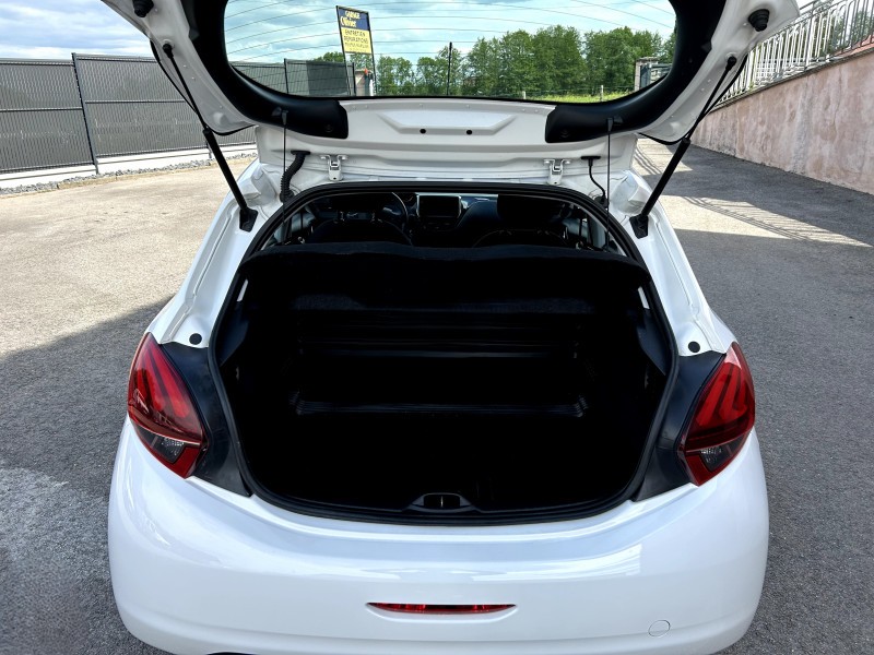 
								PEUGEOT 208 SOCIETE 1.5 BLUEHDI 100 PREMIUM PACK full									