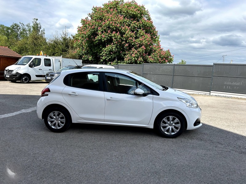 
								PEUGEOT 208 SOCIETE 1.5 BLUEHDI 100 PREMIUM PACK full									