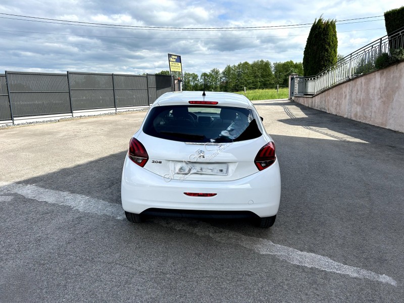 
								PEUGEOT 208 SOCIETE 1.5 BLUEHDI 100 PREMIUM PACK full									
