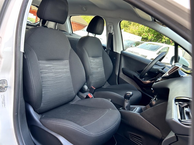 
								PEUGEOT 208 SOCIETE 1.5 BLUEHDI 100 PREMIUM PACK full									