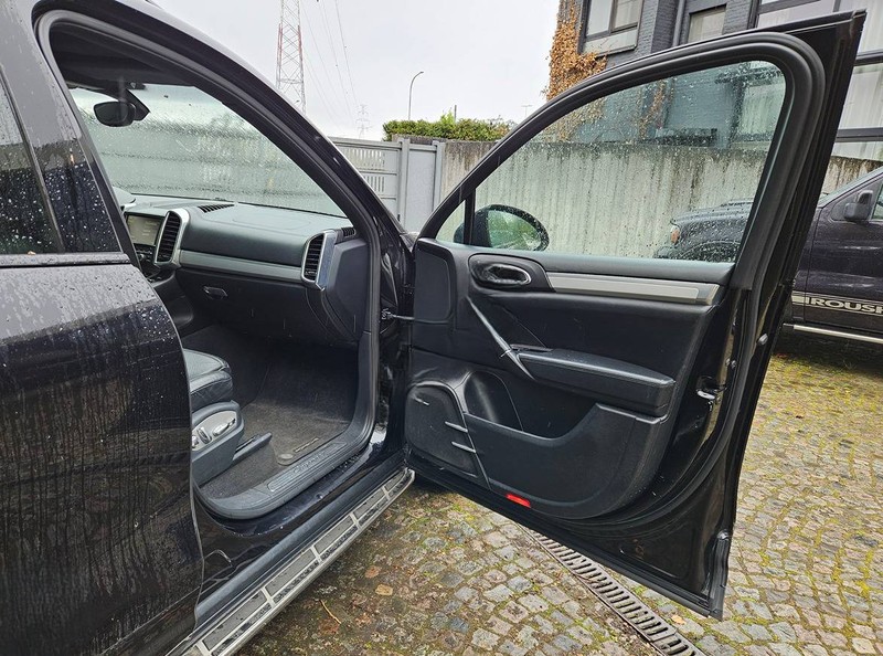
								Porsche berline Cayenne (II – 92A) full									