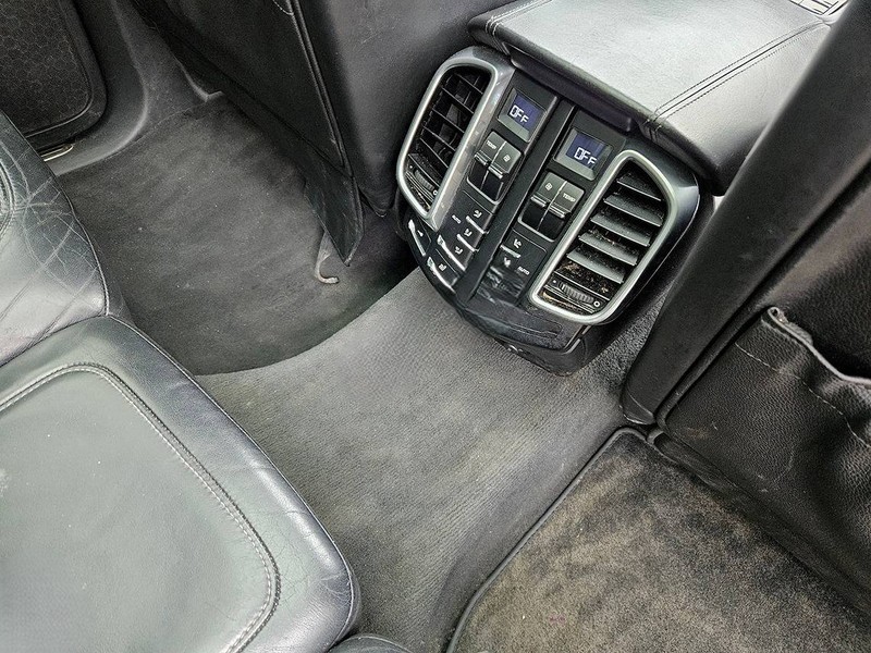 
								Porsche berline Cayenne (II – 92A) full									