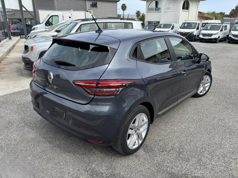 
								Renault Clio full									