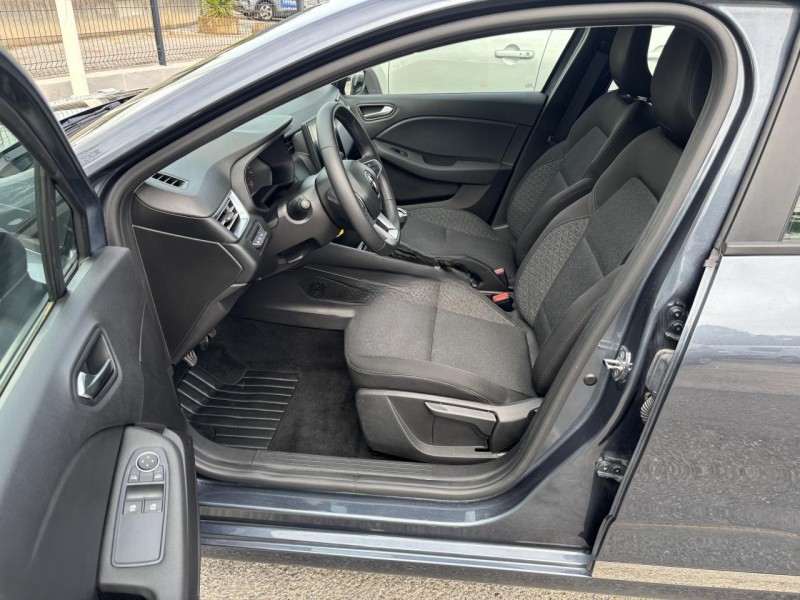 
								Renault Clio full									