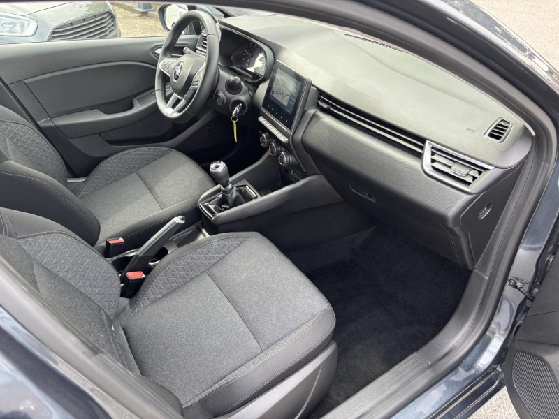 
								Renault Clio full									