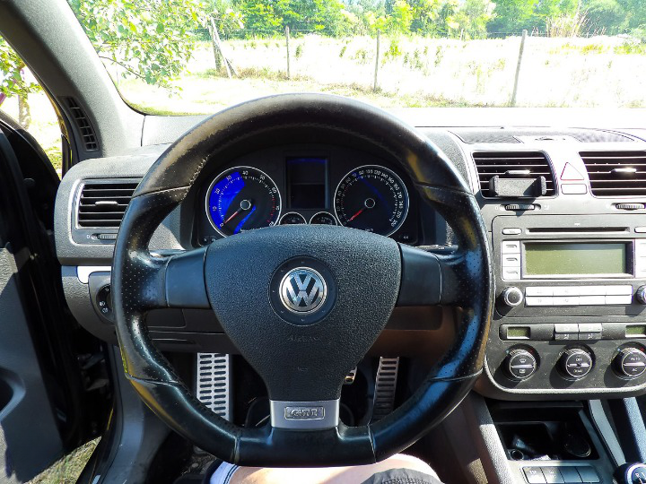 
								Volkswagen Golf 5 GTI full									