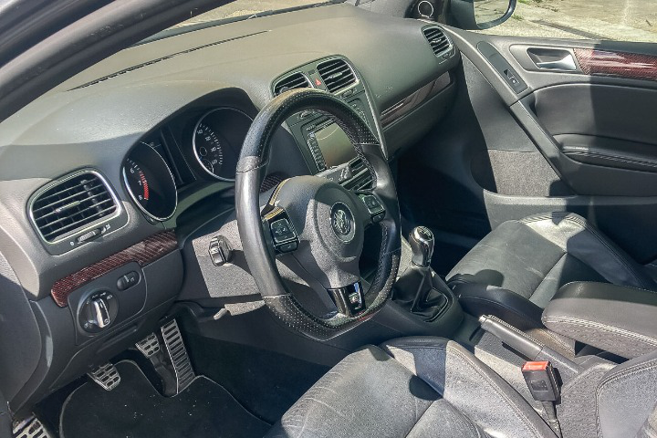 
								Volkswagen Golf 6R full									