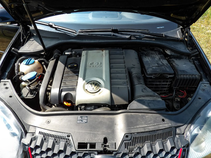 
								Volkswagen Golf 5 GTI full									