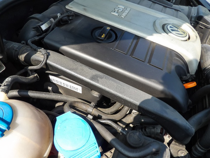 
								Volkswagen Golf 5 GTI full									
