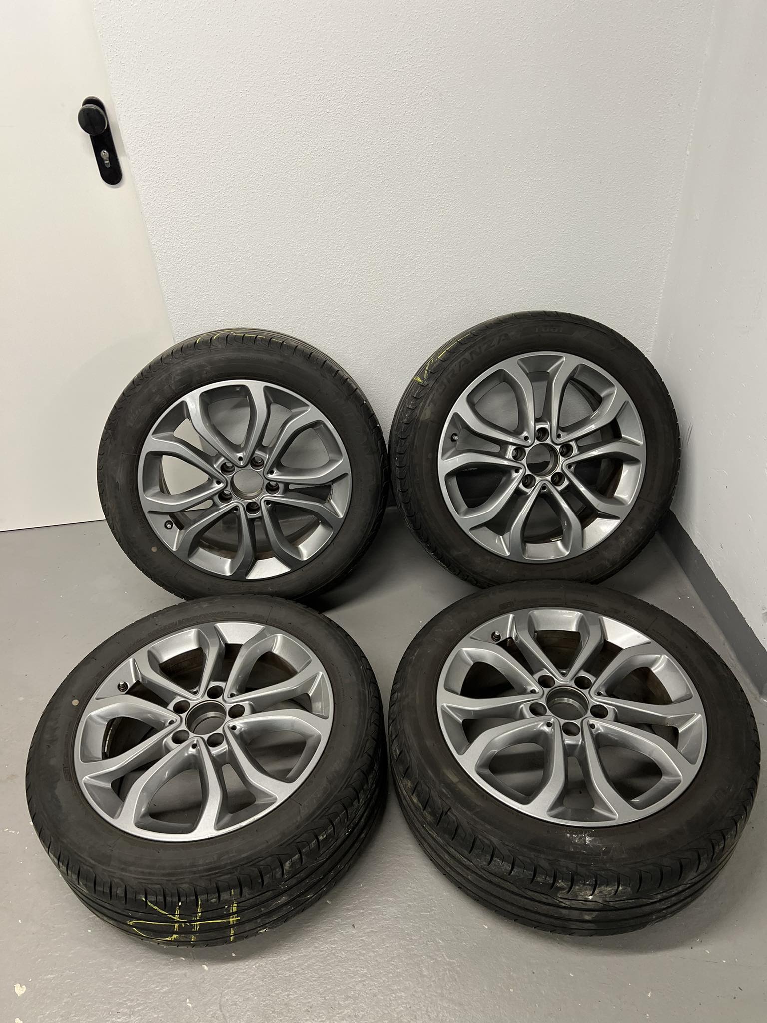 
								Mercedes-Benz c-class full									