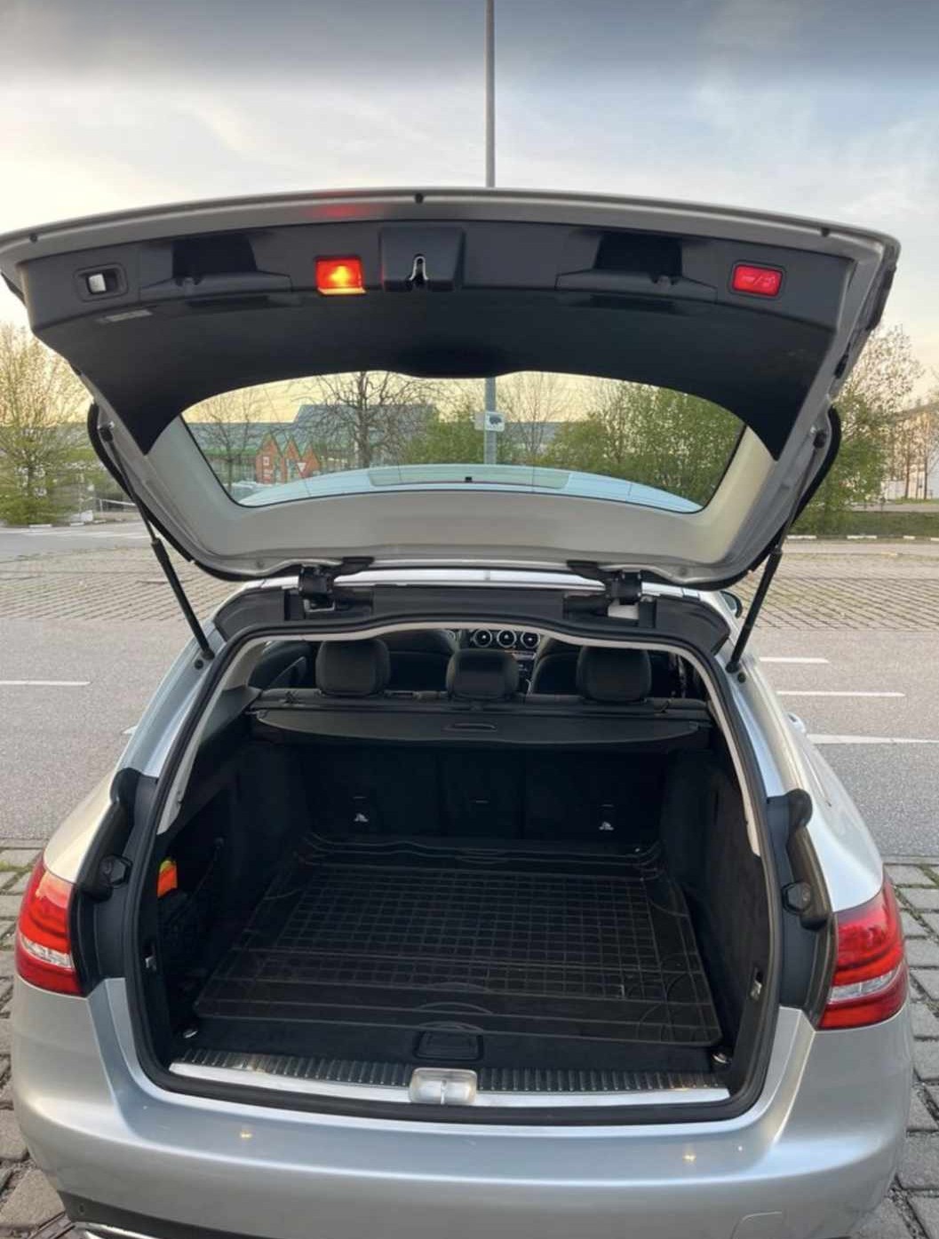 
								Mercedes-Benz c-class full									