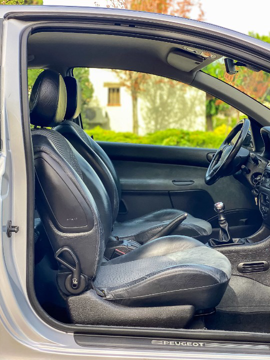 
								Peugeot 206 GT full									