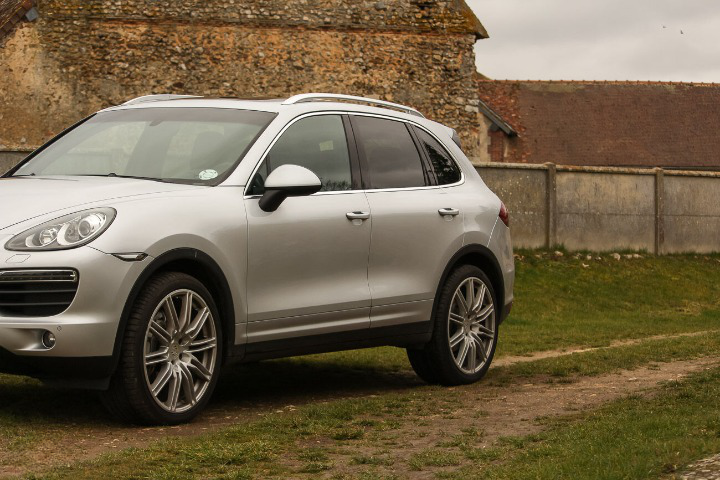 
								Porsche Cayenne S full									