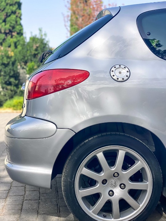 
								Peugeot 206 GT full									