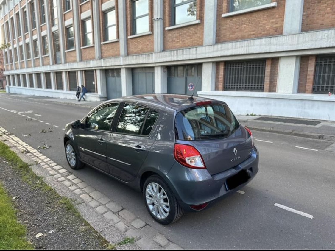 
								Renault Clio 20TH 1.5 dci full									