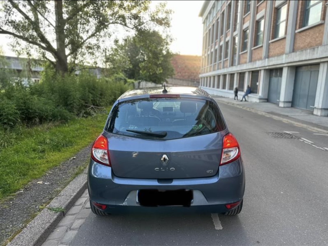 
								Renault Clio 20TH 1.5 dci full									