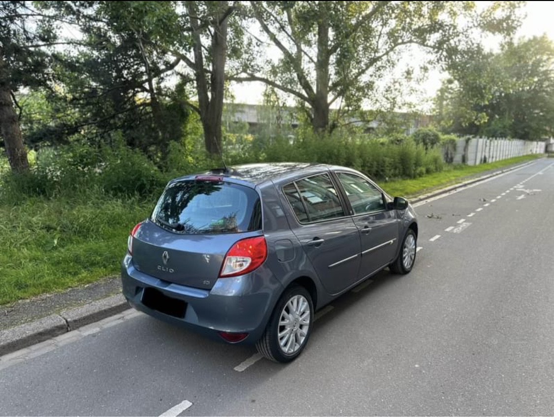 
								Renault Clio 20TH 1.5 dci full									