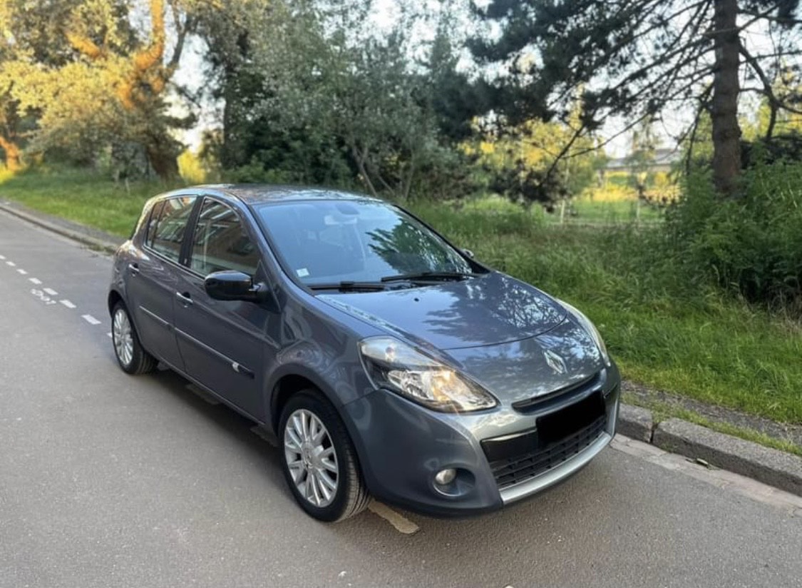 
								Renault Clio 20TH 1.5 dci full									
