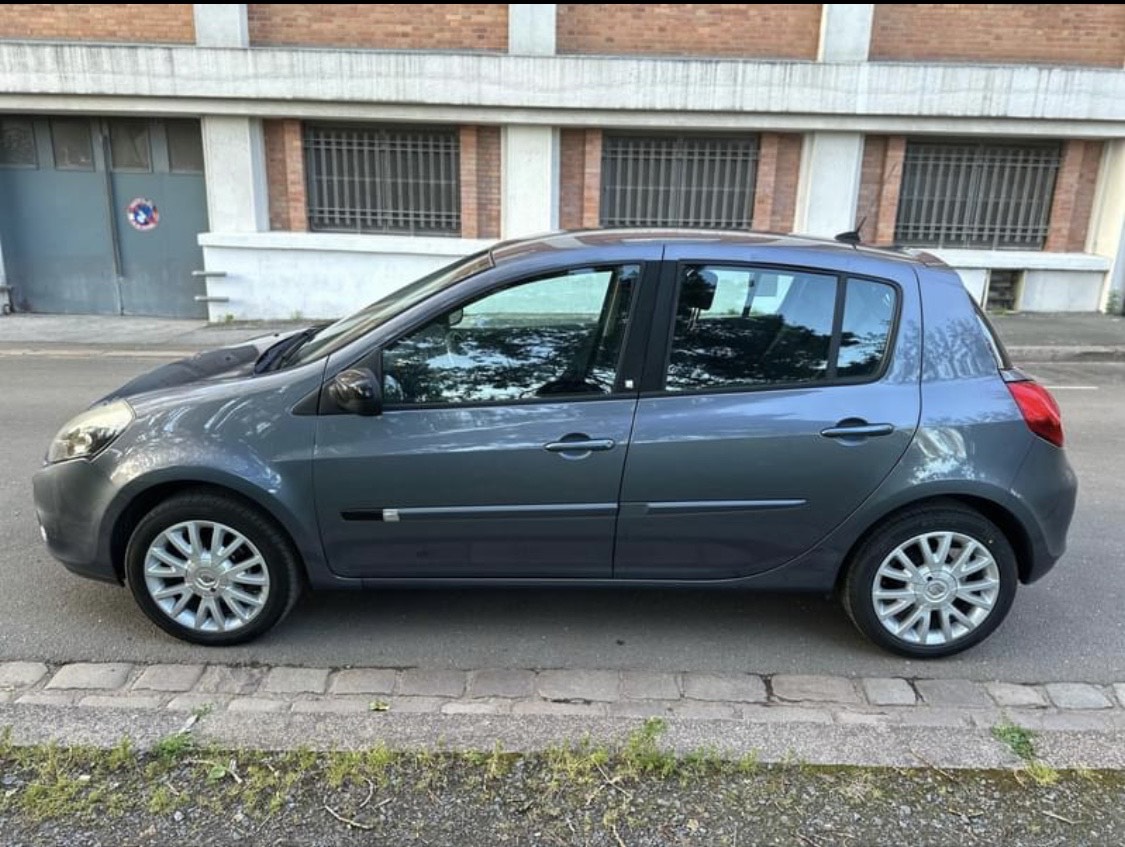 
								Renault Clio 20TH 1.5 dci full									