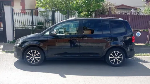 
								Volkswagen Touran full									