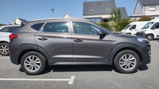 
								Hyundai Tucson full									