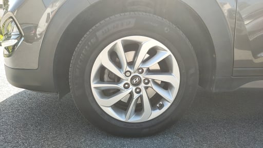 
								Hyundai Tucson full									