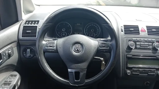 
								Volkswagen Touran full									