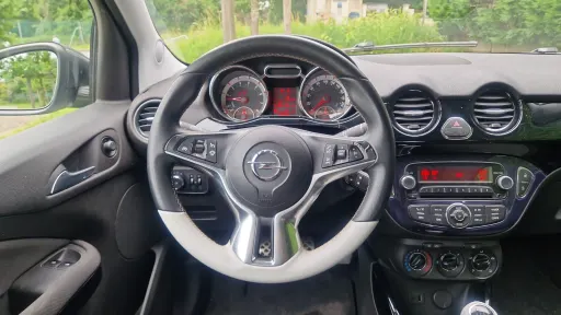 
								Opel Adam full									