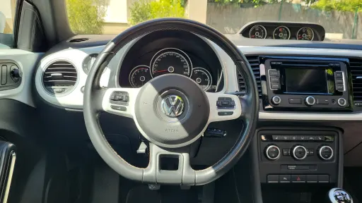 
								Volkswagen Coccinelle full									