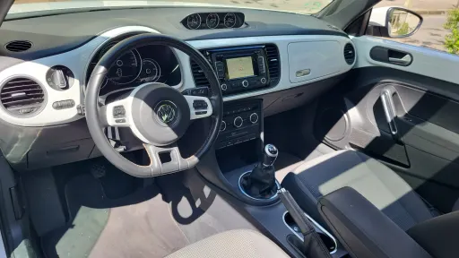 
								Volkswagen Coccinelle full									