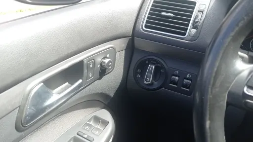 
								Volkswagen Touran full									