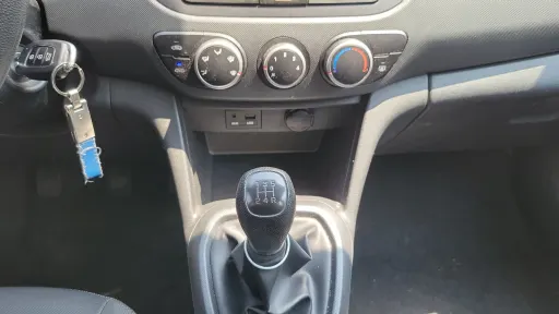 
								Hyundai i10 full									