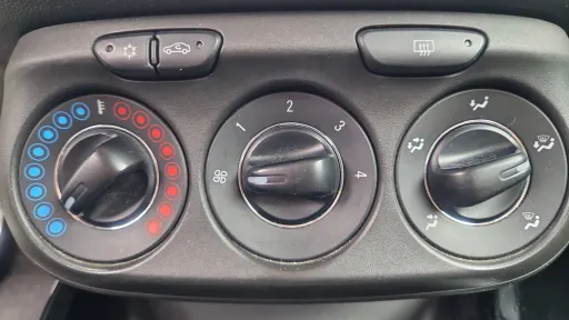 
								Opel Adam full									