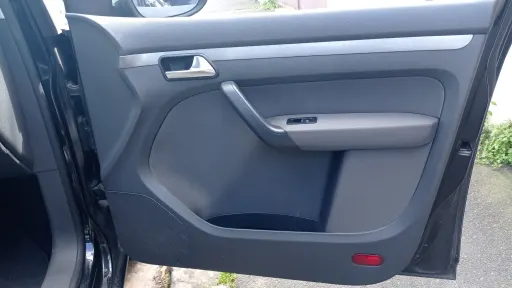 
								Volkswagen Touran full									