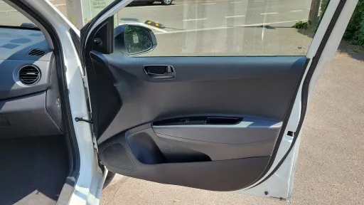 
								Hyundai i10 full									