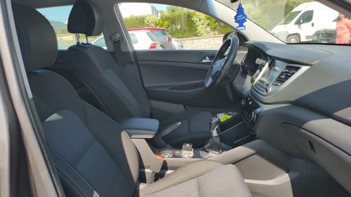 
								Hyundai Tucson full									