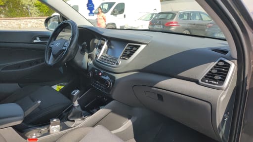 
								Hyundai Tucson full									