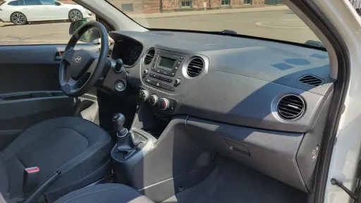 
								Hyundai i10 full									
