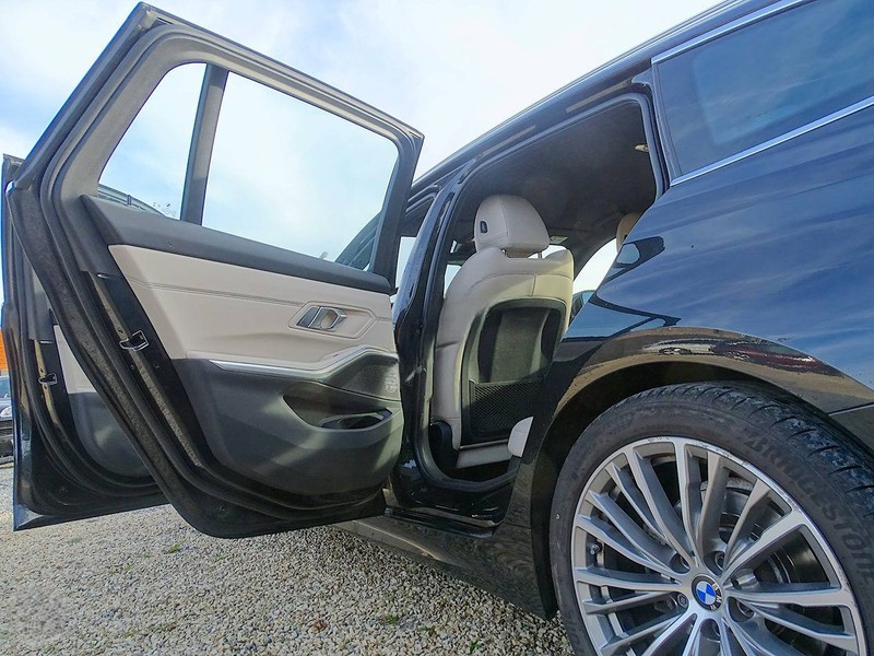 
BMW 3-Reeks Touring (G21) _ 320d full									