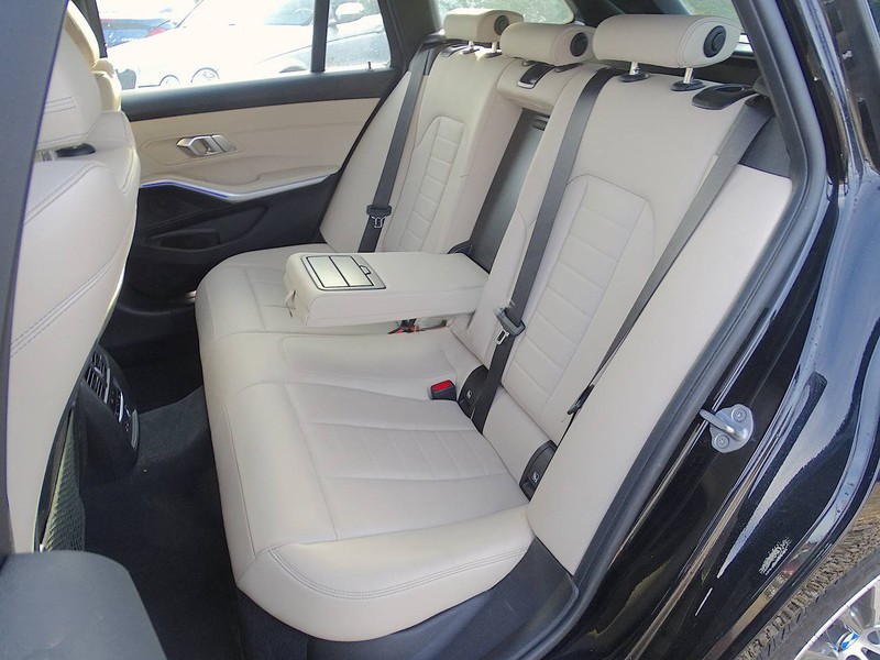 
BMW 3-Reeks Touring (G21) _ 320d full									