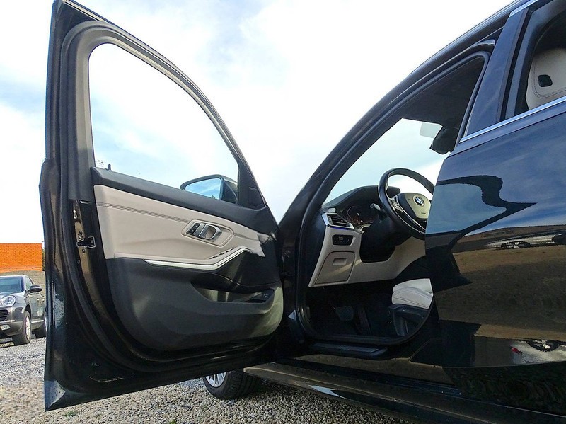 
BMW 3-Reeks Touring (G21) _ 320d full									