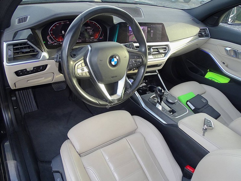 
BMW 3-Reeks Touring (G21) _ 320d full									